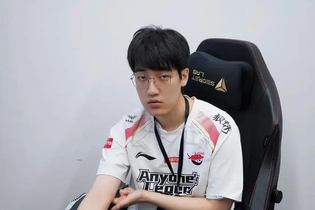 两路的, AL对战C